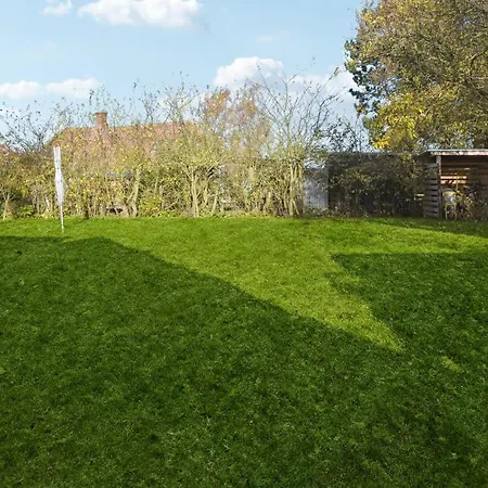 Semesterbostad Amazing In With Kitchen Horslunde